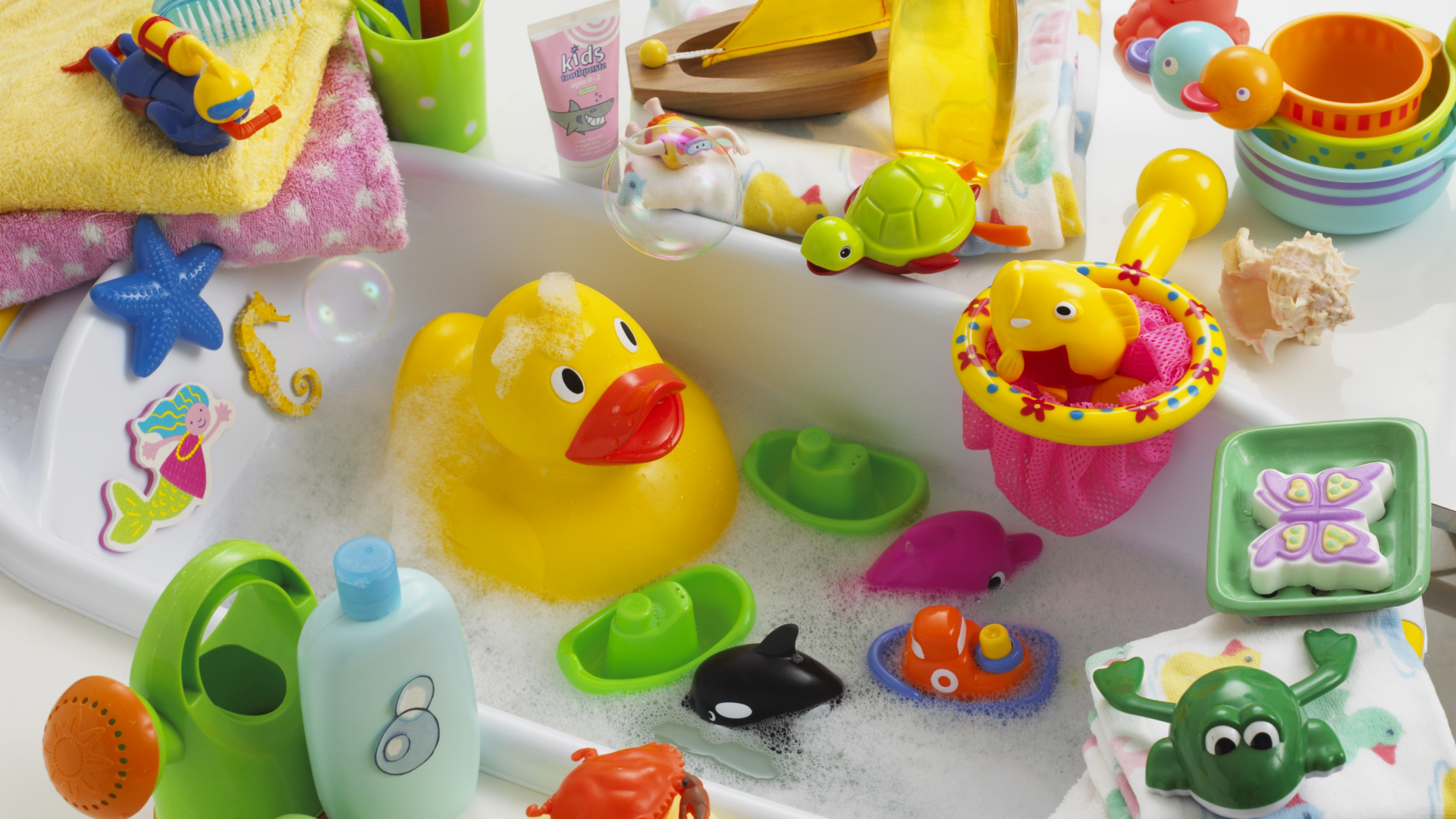 how to clean bath toys featured
